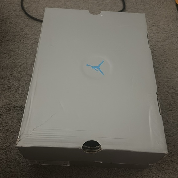 AIR JORDAN 13 RETRO
WHITE/DK POWDER BLUE-MULTI
BLANC/BLEU POUDRE FONCE
SIZE 10 - Picture 8 of 8